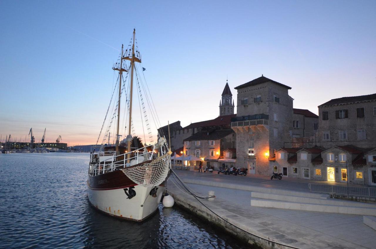 Apartments Pitesa Trogir Eksteriør billede